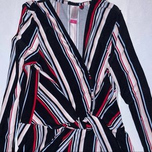 No boundaries multi colored striped long sleeve
Size medium (7-9)